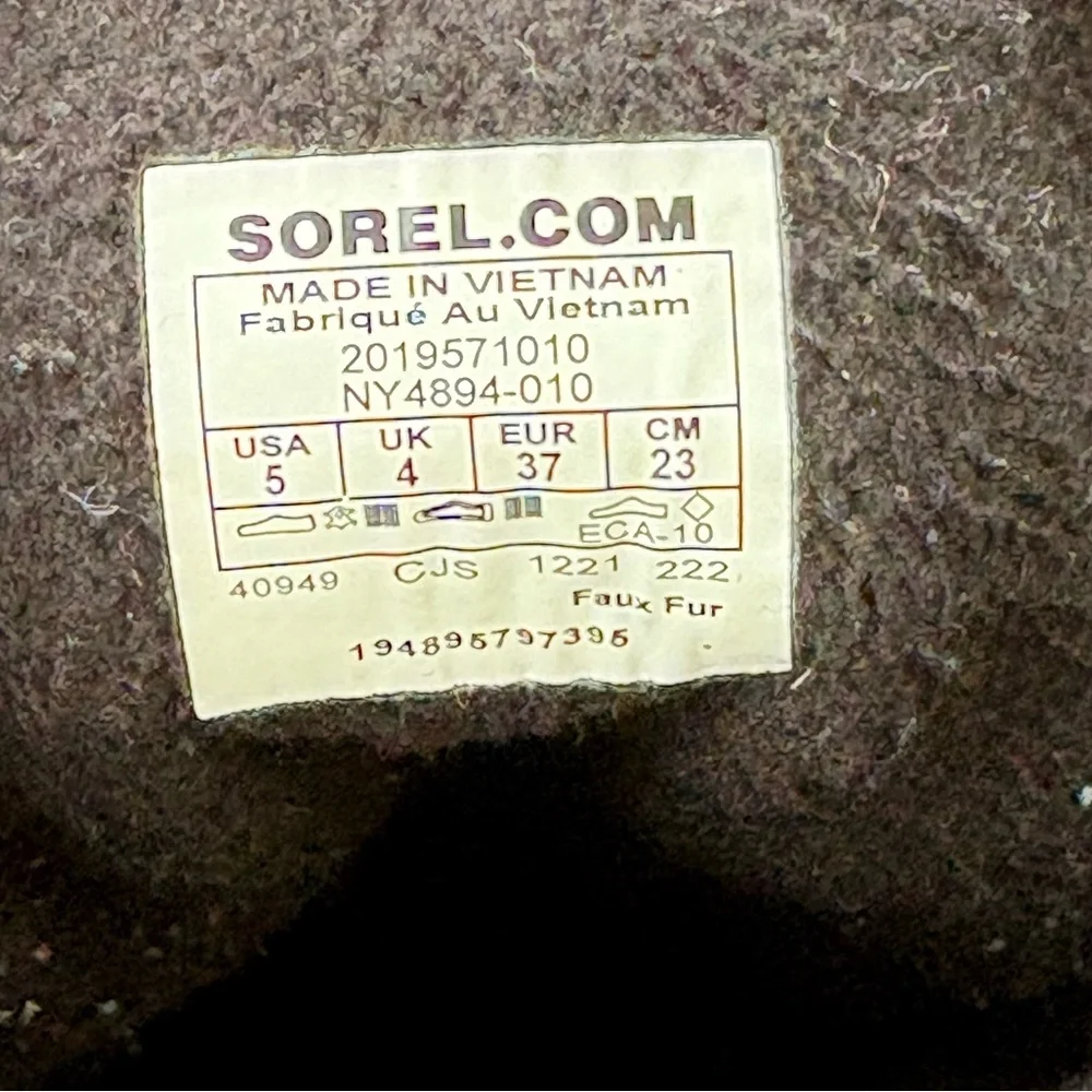 Sorel‎ - Girls Explorer Cozy Cold-Weather Boots - Black & White - Size 5